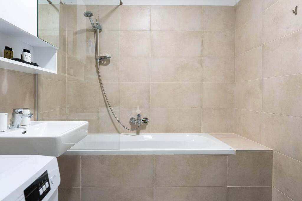 1Br Excellence, Fast To Centre By Hm Appartement Wenen Buitenkant foto