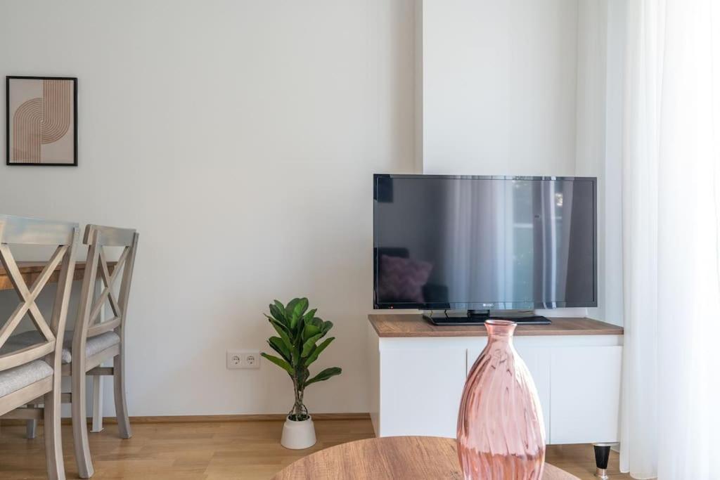 1Br Excellence, Fast To Centre By Hm Appartement Wenen Buitenkant foto